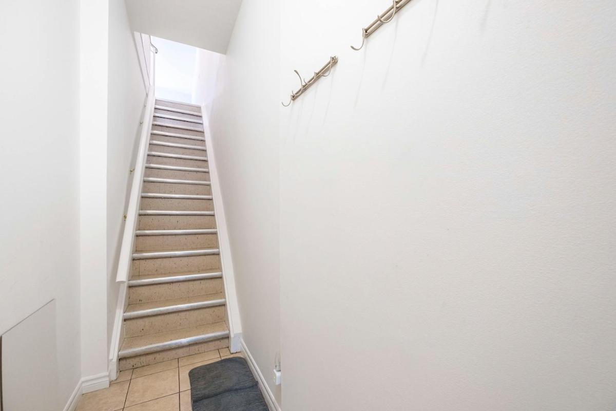 Modern Ossington 1 Bedroom Apartment Toronto Exterior photo